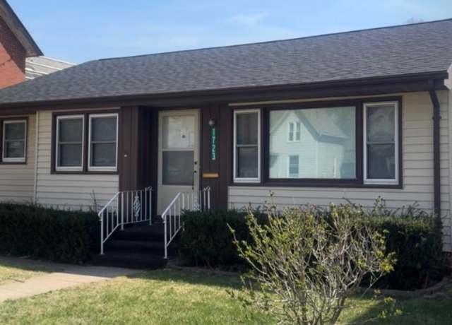 Property at 1723 3rd Ave S, Fort Dodge, IA 50501, 3 beds, 2 baths