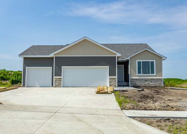 Property at 1235 Prairie Village Dr, Waukee, IA 50263, 3 beds, 2 baths