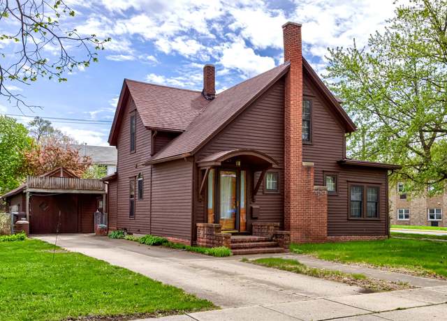 Property at 104 Boone St, Boone, IA 50036, 4 beds, 2 baths