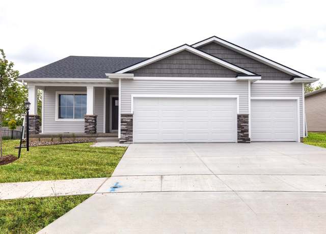 Property at 1099 NE 64th Ave, Des Moines, IA 50313, 4 beds, 3 baths