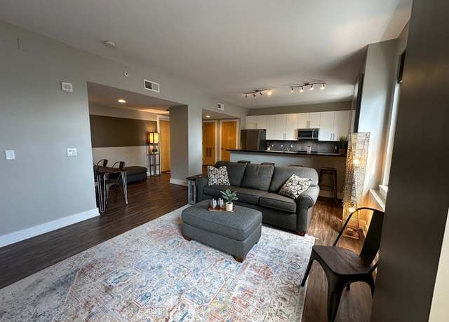 Property at 400 Walnut St #403, Des Moines, IA 50309, 1 bed, 1 bath