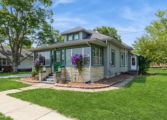Property at 906 Grove St, Adel, IA 50003, 2 beds, 1 bath