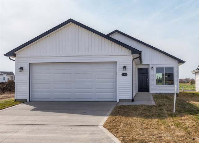 Property at 2207 Legacy Dr, Norwalk, IA 50211, 3 beds, 2 baths