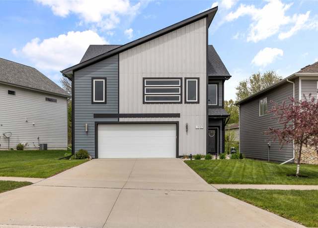 Property at 9137 Primo Ln, West Des Moines, IA 50266, 3 beds, 2.5 baths