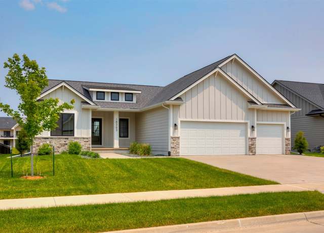 Property at 18363 Tanglewood Dr, Clive, IA 50325, 5 beds, 3 baths