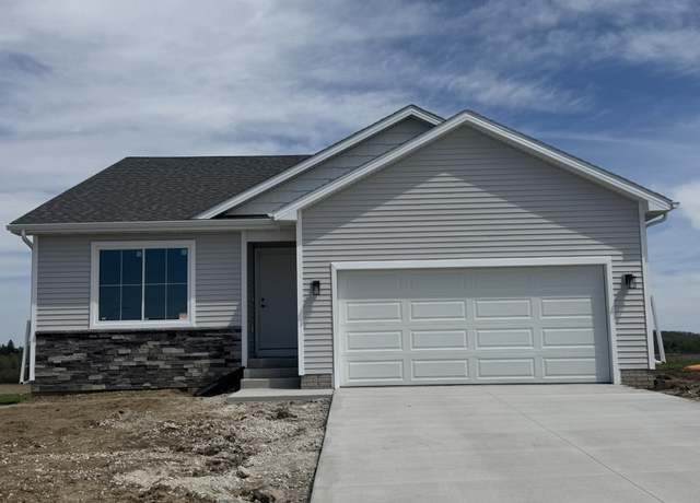 Property at 1911 20th Ave SE, Altoona, IA 50009, 4 beds, 3 baths
