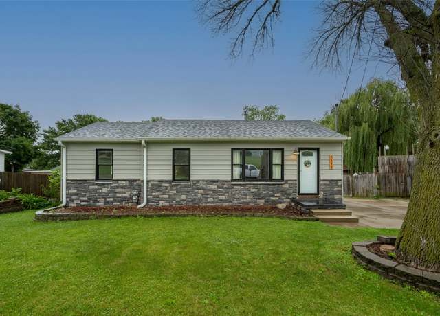 Property at 1115 E Herold Ave, Des Moines, IA 50315, 3 beds, 2 baths