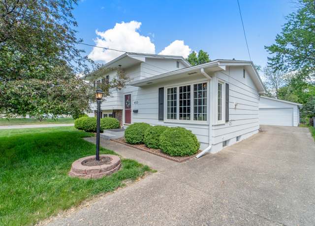 Property at 4313 69th St, Urbandale, IA 50322, 4 beds, 2 baths