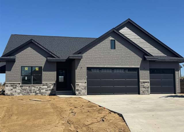 Property at 3090 Willow Ln Ln, Pella, IA 50219, 5 beds, 3 baths