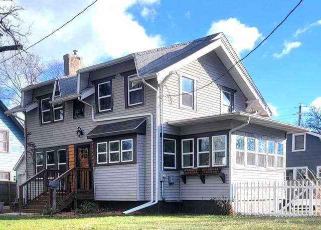Property at 718 Clinton Ave, Des Moines, IA 50313, 4 beds, 1.5 baths