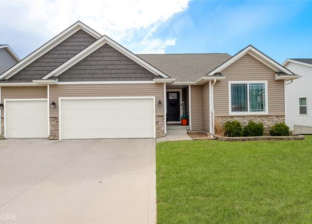 Property at 1009 E Madison Ave, Indianola, IA 50125, 4 beds, 3 baths