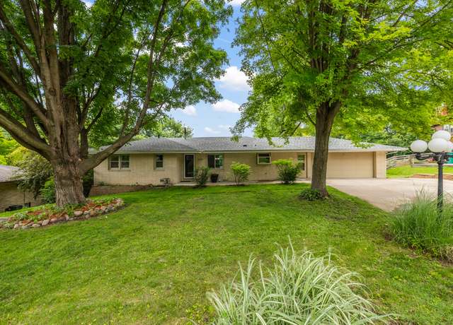 Property at 6730 NW Timberline Dr, Des Moines, IA 50313, 5 beds, 2.5 baths