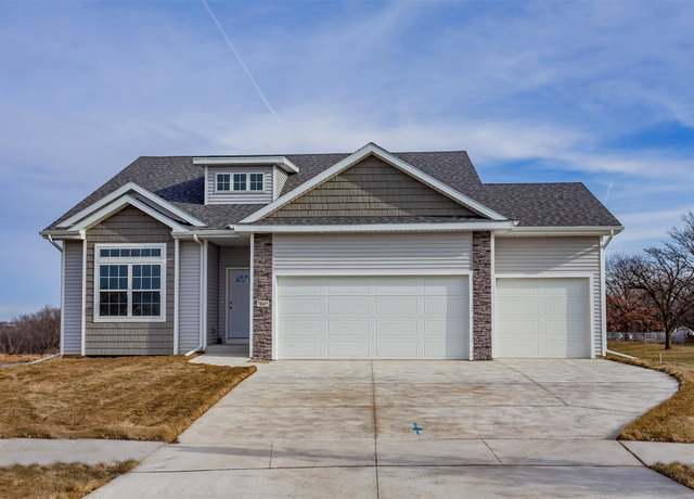 Property at 7807 SE 2nd St SE, Des Moines, IA 50320, 3 beds, 2 baths