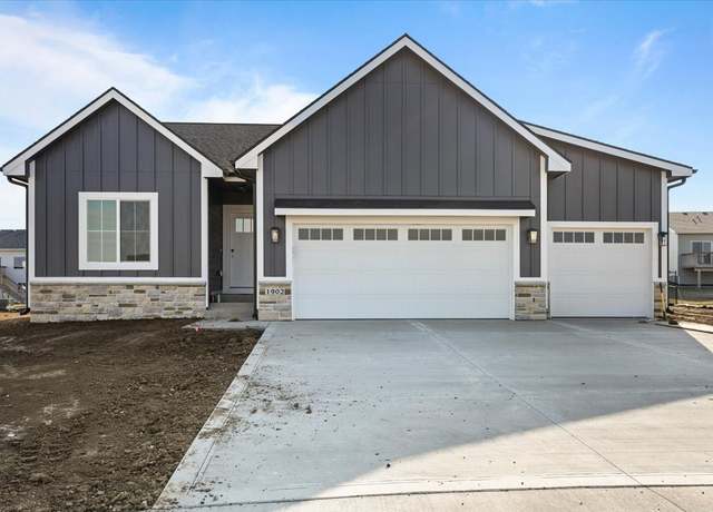 Property at 1902 16th Cir SE, Altoona, IA 50009, 3 beds, 2 baths