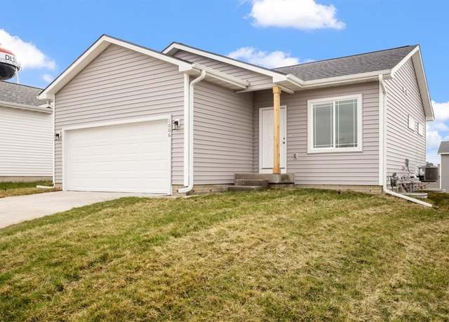 Property at 1006 Polk St, De Soto, IA 50069, 3 beds, 2 baths