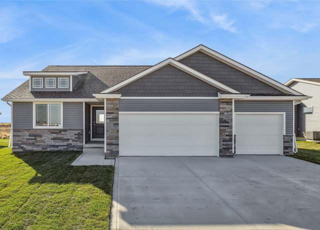 Property at 1400 Werthman Dr, Waukee, IA 50263, 3 beds, 2 baths