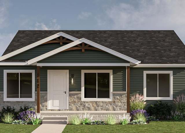 Property at 312 Veterans Blvd, Knoxville, IA 50138, 4 beds, 3 baths