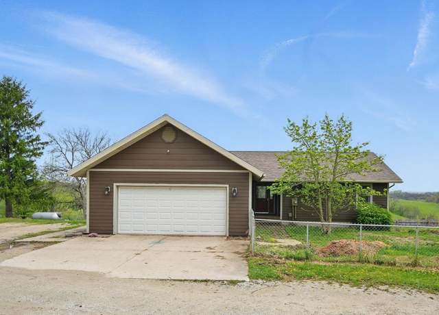 Property at 2900 Wagon Rd, Stuart, IA 50250, 3 beds, 2 baths