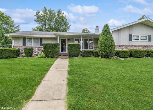 Property at 1406 W Grandview Dr, Knoxville, IA 50138, 3 beds, 3 baths