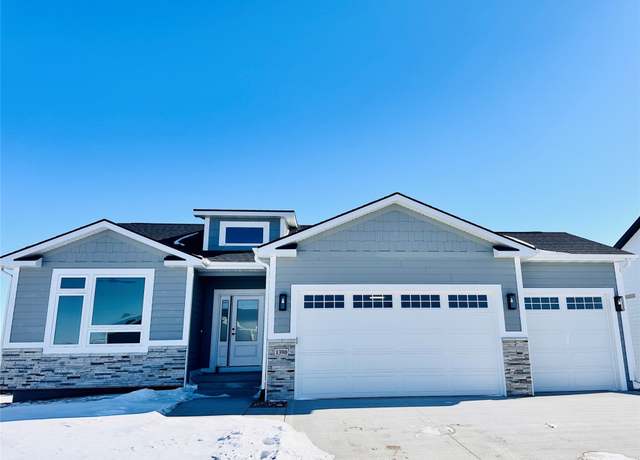 Property at 1390 NW Yorktown Dr, Waukee, IA 50263, 5 beds, 3 baths