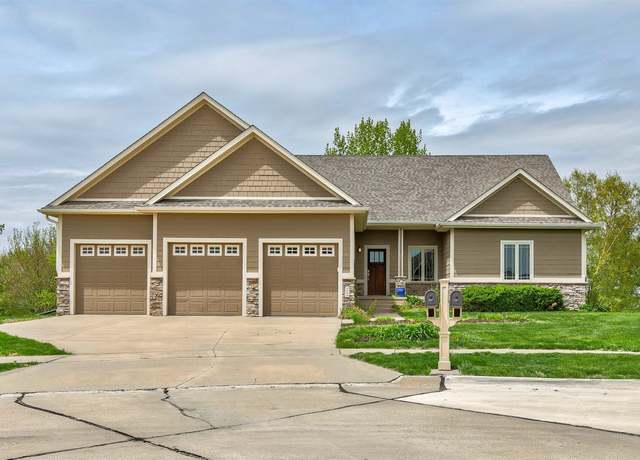 Property at 4124 141st St, Urbandale, IA 50323, 4 beds, 3 baths