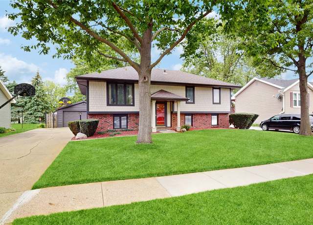 Property at 512 12th Ave NW, Altoona, IA 50009, 4 beds, 1.5 baths