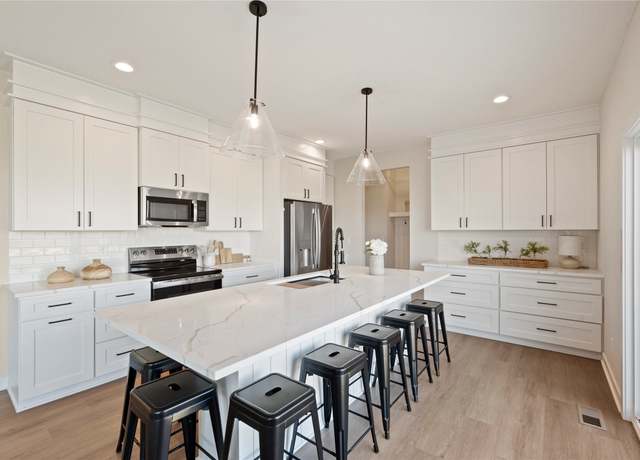 Property at 725 NW Rosemont Dr, Waukee, IA 50263, 4 beds, 2.5 baths