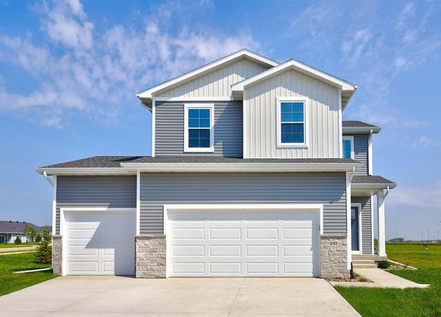 Property at 645 NW Compass Ave, Waukee, IA 50263, 4 beds, 3.5 baths
