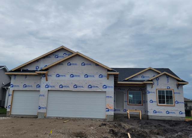 Property at 1321 NW 27th St, Ankeny, IA 50023, 3 beds, 2 baths