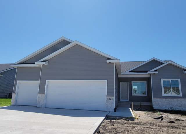 Property at 1321 NW 27th St, Ankeny, IA 50023, 3 beds, 2 baths