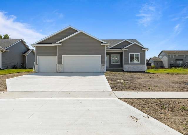 Property at 1321 NW 27th St, Ankeny, IA 50023, 3 beds, 2 baths