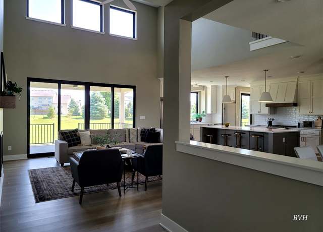 Property at 16210 Goodman Dr, Urbandale, IA 50323, 4 beds, 3.5 baths