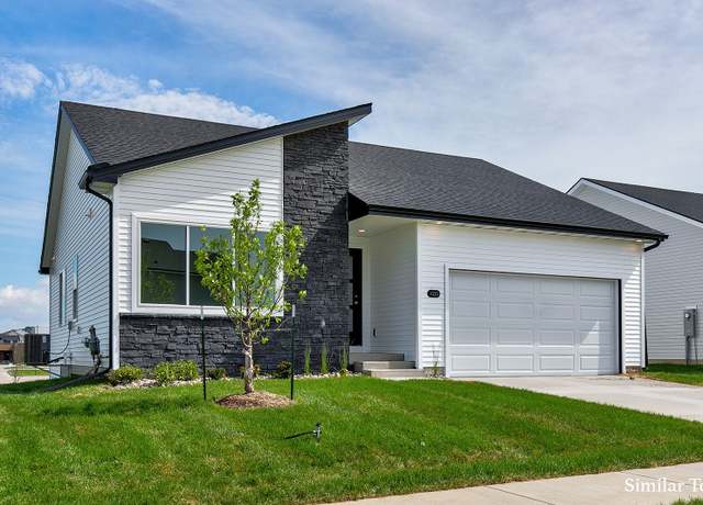 Property at 635 NW Compass Ave, Waukee, IA 50263, 3 beds, 2 baths
