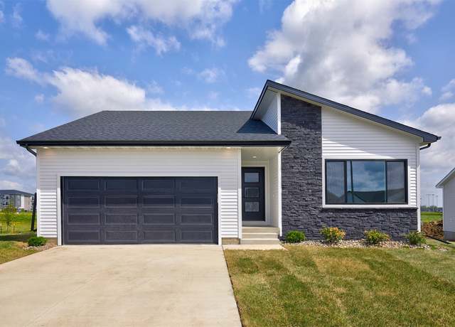 Property at 635 NW Compass Ave, Waukee, IA 50263, 3 beds, 2 baths