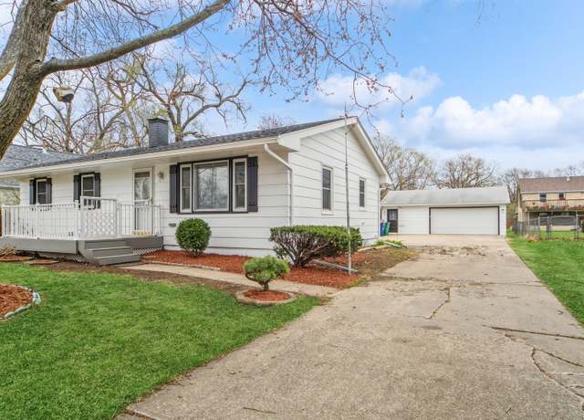 Property at 4311 66th St, Urbandale, IA 50322, 4 beds, 2 baths