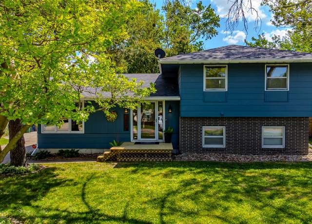 Property at 7124 Twana Dr, Urbandale, IA 50322, 3 beds, 2 baths