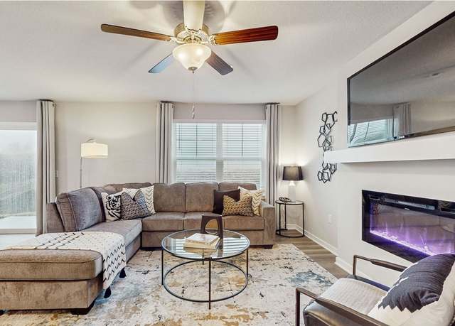 Property at 1038 Maple St, Waukee, IA 50263, 4 beds, 2.5 baths