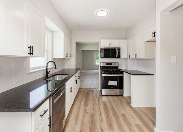 Property at 1301 Watrous Ave, Des Moines, IA 50315, 2 beds, 1 bath