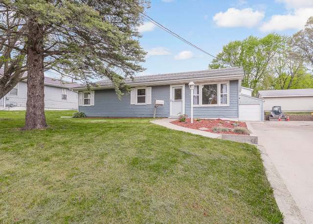 Property at 810 S Dayton St, Knoxville, IA 50138, 3 beds, 2 baths