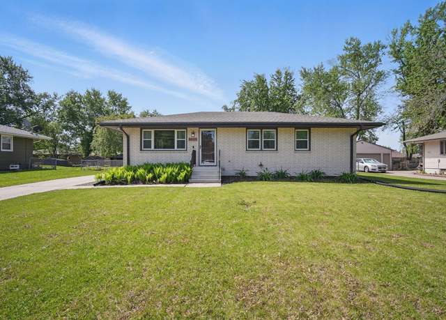 Property at 260 Waukee Ave, Waukee, IA 50263, 3 beds, 1 bath