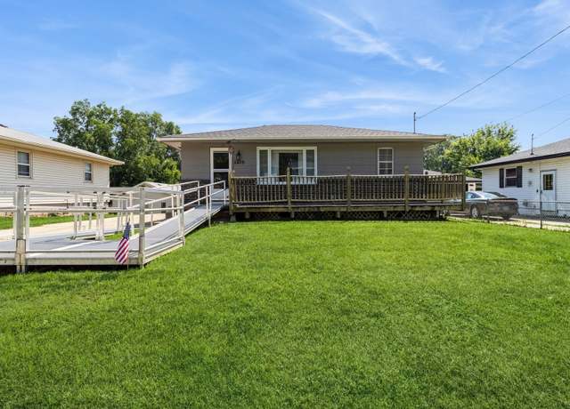 Property at 2409 E 41st Ct, Des Moines, IA 50317, 3 beds, 1 bath
