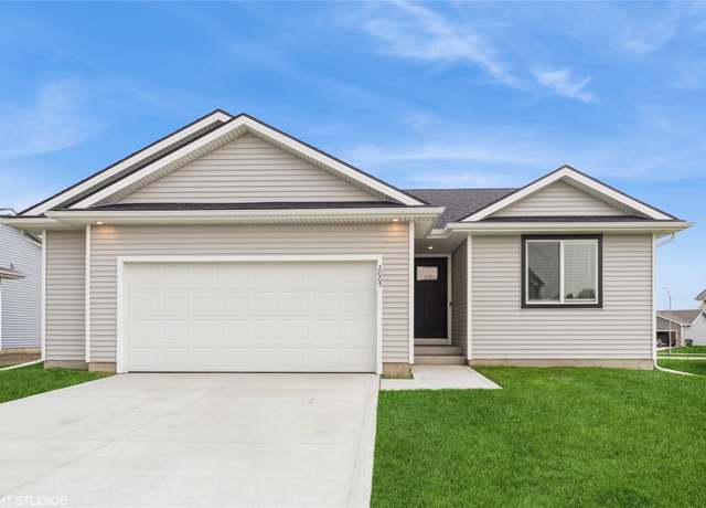 Property at 2005 White Oak Ln, Granger, IA 50109, 3 beds, 2 baths