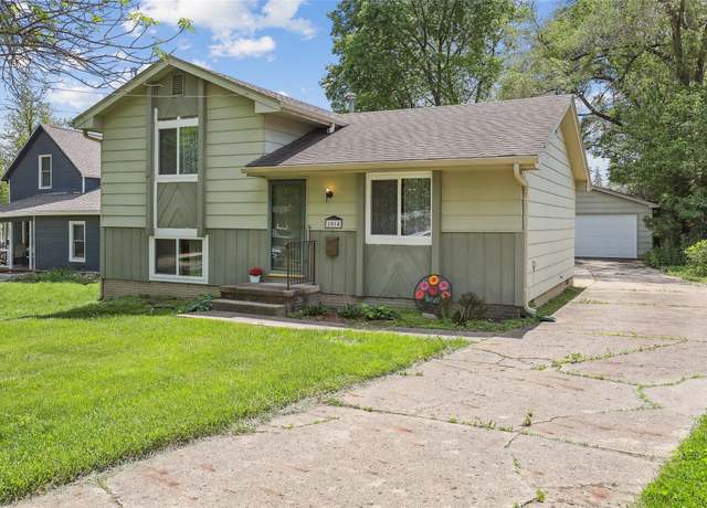 Property at 1014 Elder Ln, Des Moines, IA 50315, 2 beds, 1 bath