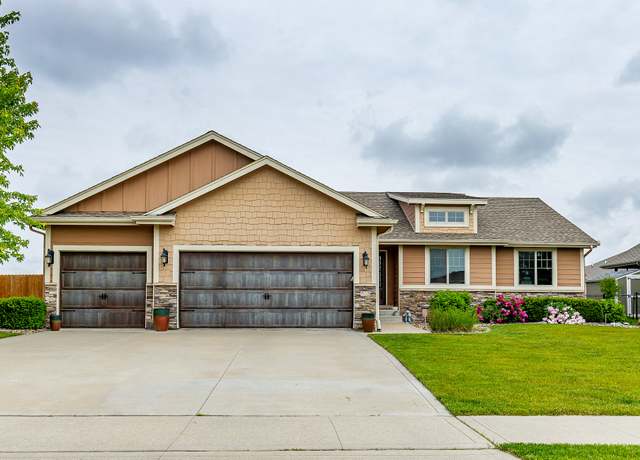 Property at 565 NE Bowman Dr, Waukee, IA 50263, 4 beds, 3 baths