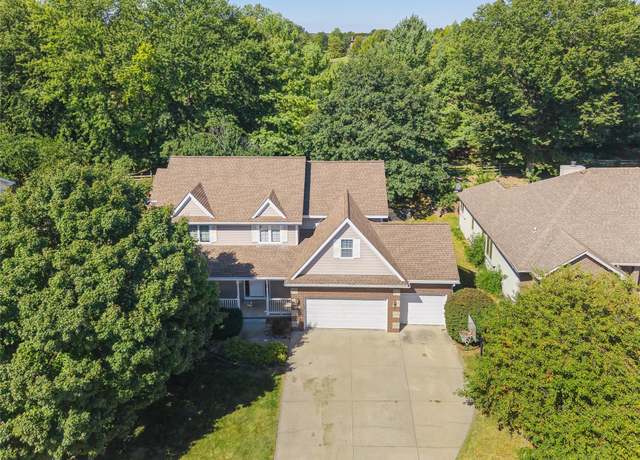 Property at 990 SE Brentwood Dr, Waukee, IA 50263, 4 beds, 3.5 baths