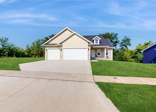 Property at 7124 Lake Ridge Ave, Des Moines, IA 50320, 5 beds, 3 baths