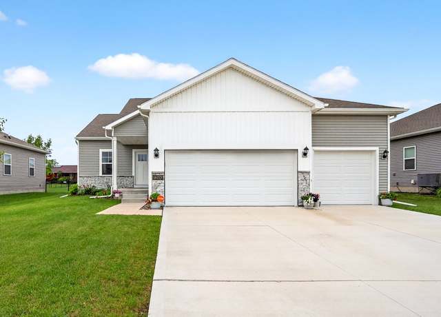 Property at 1200 Joshua Dr SE, Bondurant, IA 50035, 4 beds, 3.5 baths
