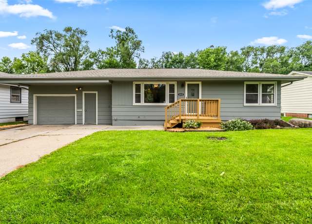 Property at 1515 Chance Ct, Adel, IA 50003, 4 beds, 2 baths