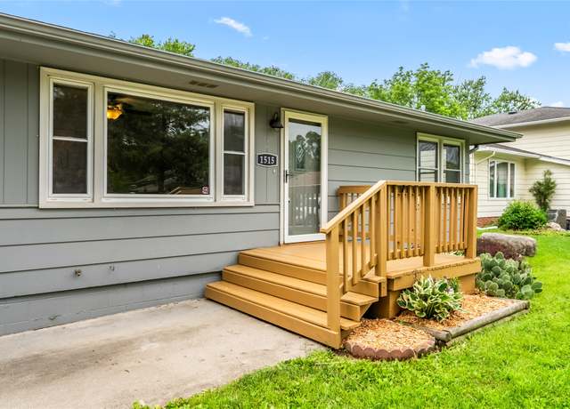 Property at 1515 Chance Ct, Adel, IA 50003, 4 beds, 2 baths