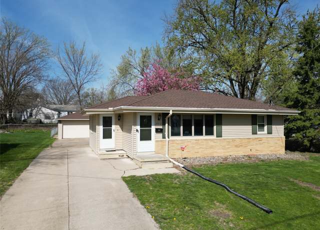 Property at 3912 55th St, Des Moines, IA 50310, 3 beds, 2 baths